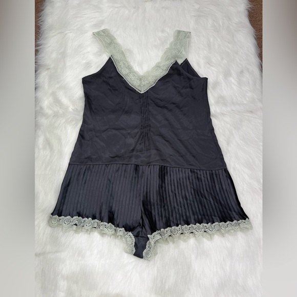 Victoria Secret Satin Pleated Baby Doll Romper Bodysuit‎ Lace Black Size L - Picture 5 of 7